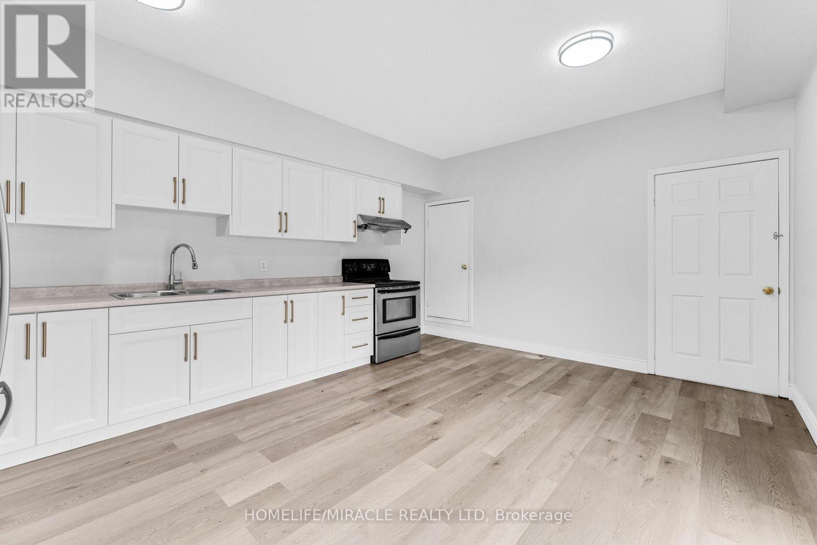 120 Jansen Avenue, Kitchener, Ontario  N2A 2L7 - Photo 11 - X12569564