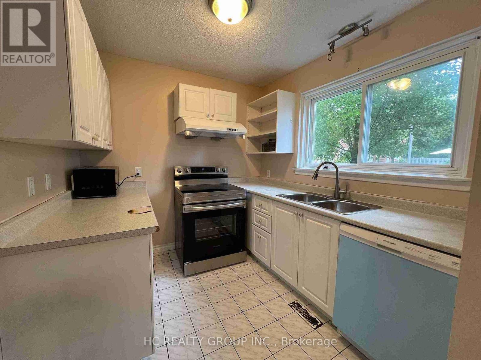 575 Gainsborough Road, London North, Ontario  N6G 2C5 - Photo 2 - X12569584