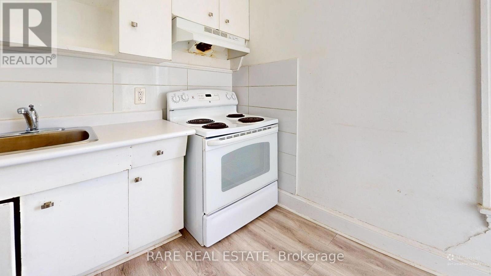 Upper - 640 Crawford Street, Toronto, Ontario  M6G 3K2 - Photo 7 - C12559050