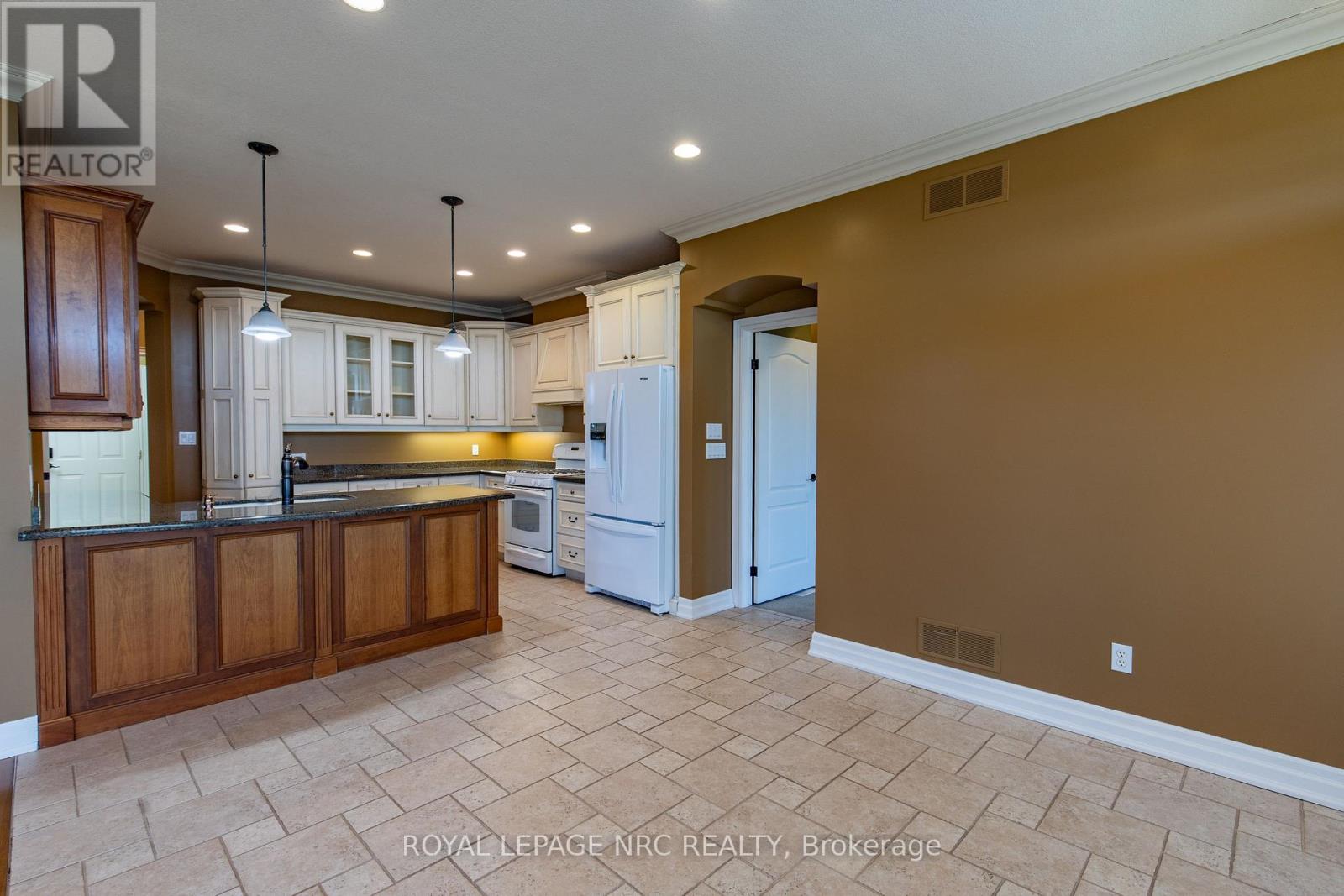 6 Muirfield Trail, Welland, Ontario  L3B 6G7 - Photo 12 - X12569638