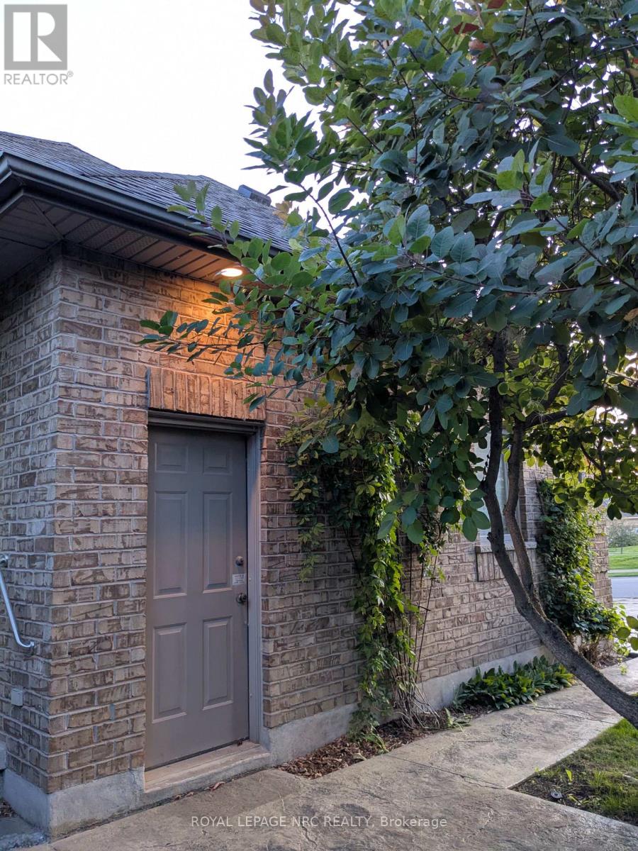 6 Muirfield Trail, Welland, Ontario  L3B 6G7 - Photo 3 - X12569638