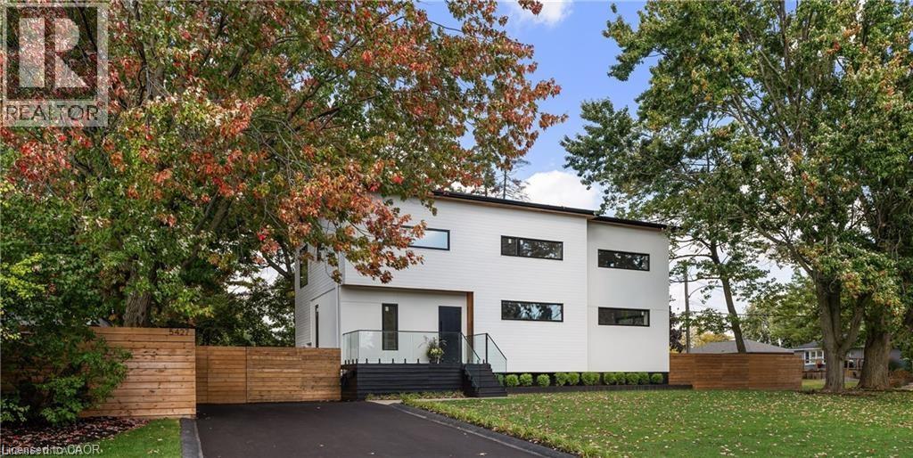 5427 Anthony Place, Burlington, Ontario  L7L 3G9 - Photo 1 - 40789992