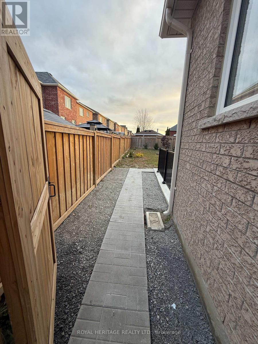 985 Black Cherry Drive, Oshawa, Ontario  L1K 0P2 - Photo 4 - E12568958