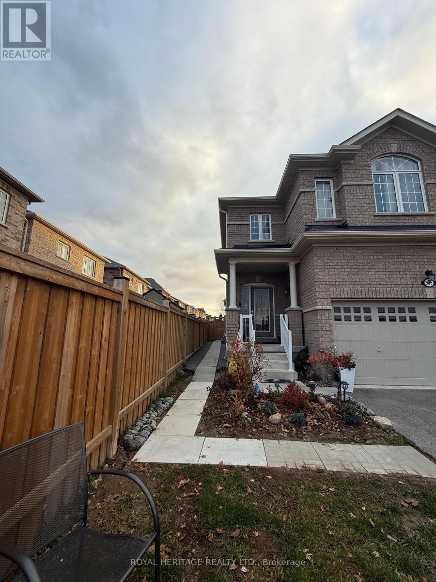 985 Black Cherry Drive, Oshawa, Ontario  L1K 0P2 - Photo 2 - E12568958