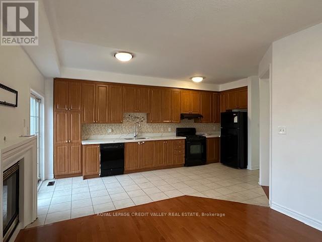 4 Blue Meadow Court, Markham, Ontario  L6B 0H9 - Photo 10 - N12569634