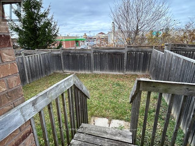 4 Blue Meadow Court, Markham, Ontario  L6B 0H9 - Photo 11 - N12569634