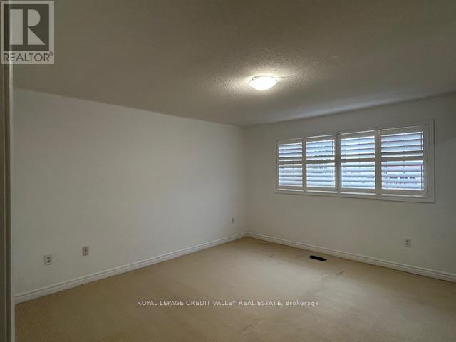 4 Blue Meadow Court, Markham, Ontario  L6B 0H9 - Photo 13 - N12569634