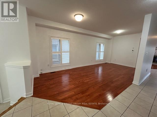 4 Blue Meadow Court, Markham, Ontario  L6B 0H9 - Photo 2 - N12569634