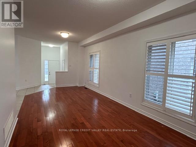 4 Blue Meadow Court, Markham, Ontario  L6B 0H9 - Photo 3 - N12569634