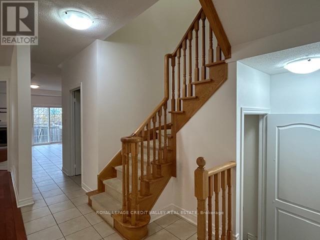 4 Blue Meadow Court, Markham, Ontario  L6B 0H9 - Photo 5 - N12569634