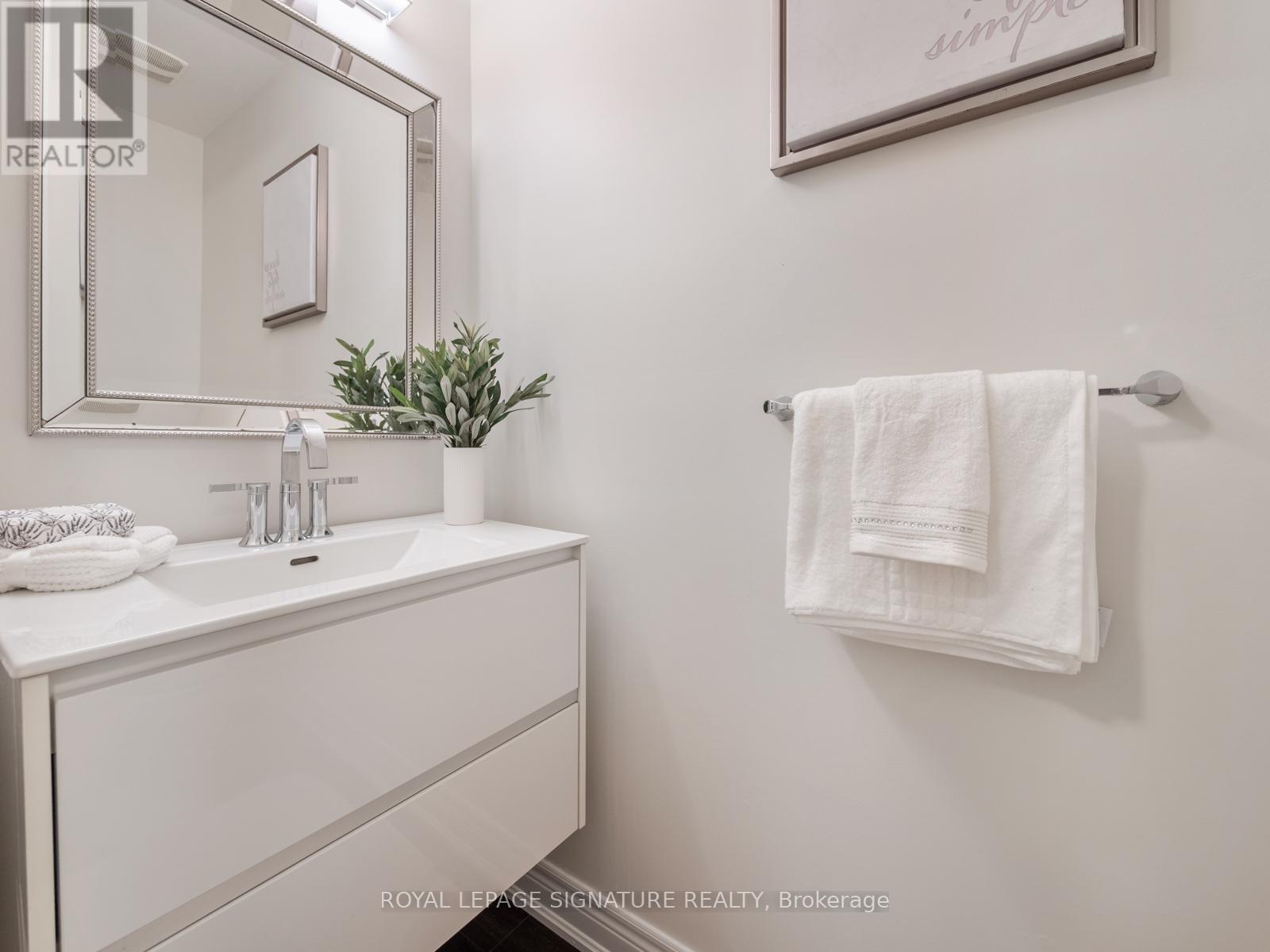 277 Bathurst Glen Drive, Vaughan, Ontario  L4J 9K8 - Photo 23 - N12569636