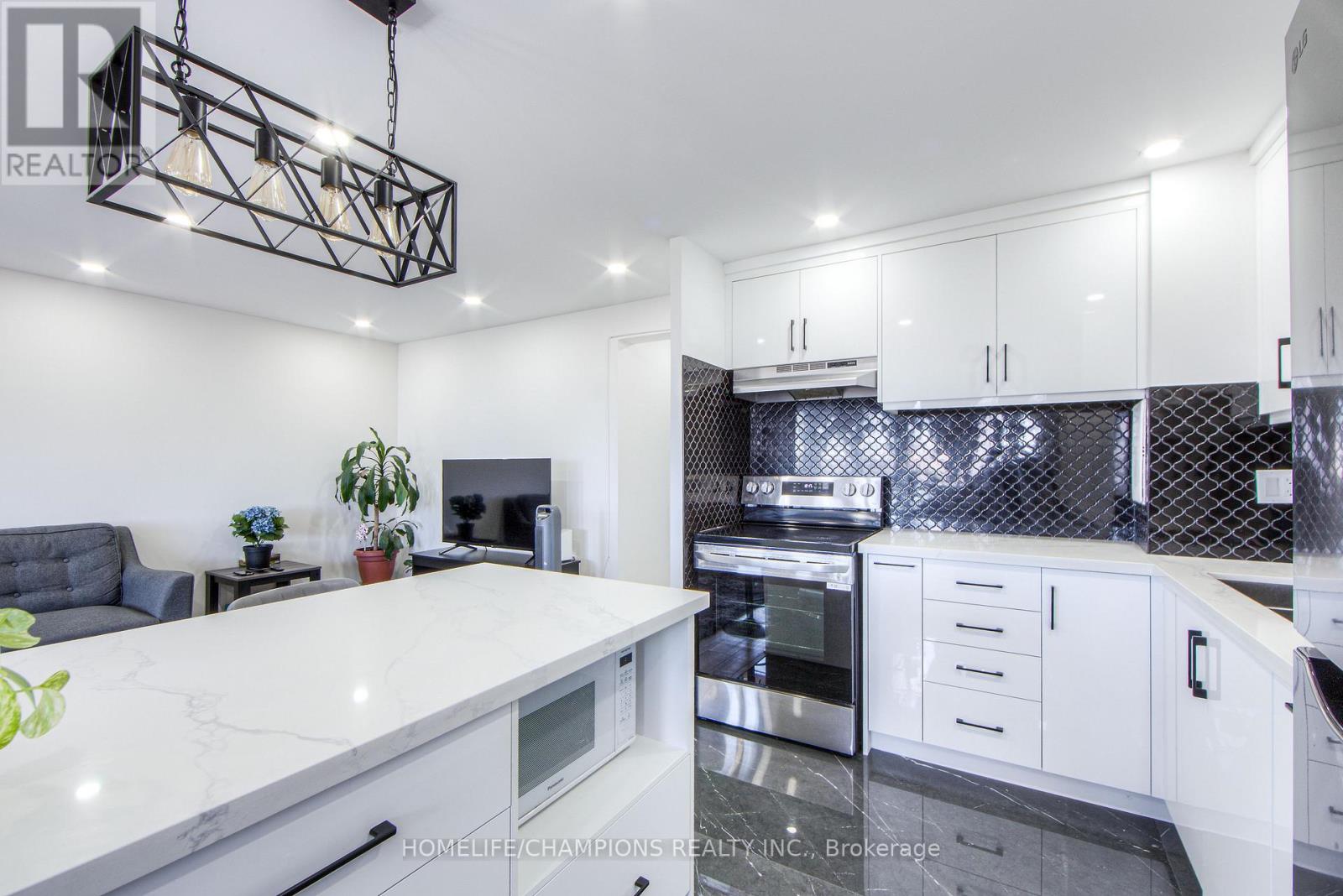 1210 - 100 Leeward Glenway, Toronto, Ontario  M3C 2Z1 - Photo 3 - C12348818