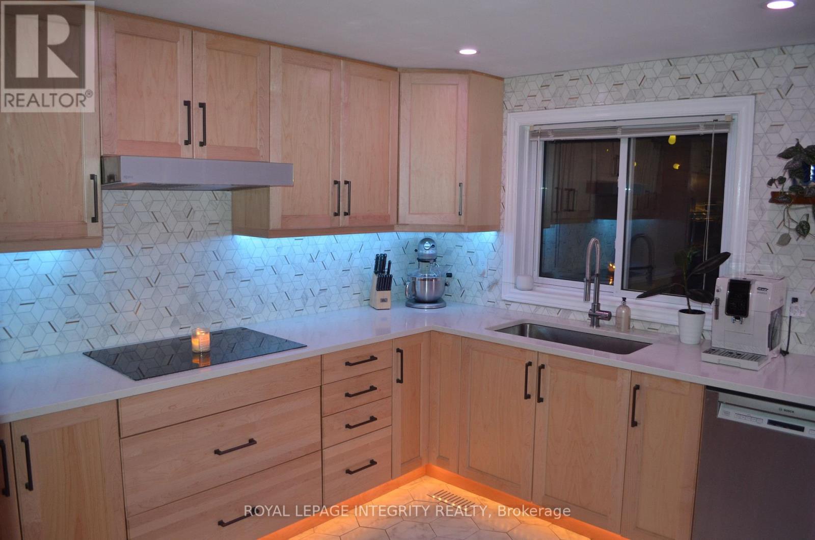 104 Esterlawn Private, Ottawa, Ontario  K2A 4B5 - Photo 16 - X12568278