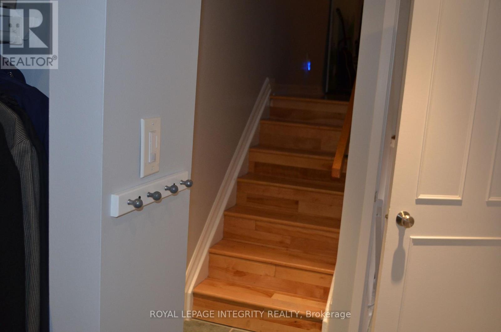 104 Esterlawn Private, Ottawa, Ontario  K2A 4B5 - Photo 5 - X12568278