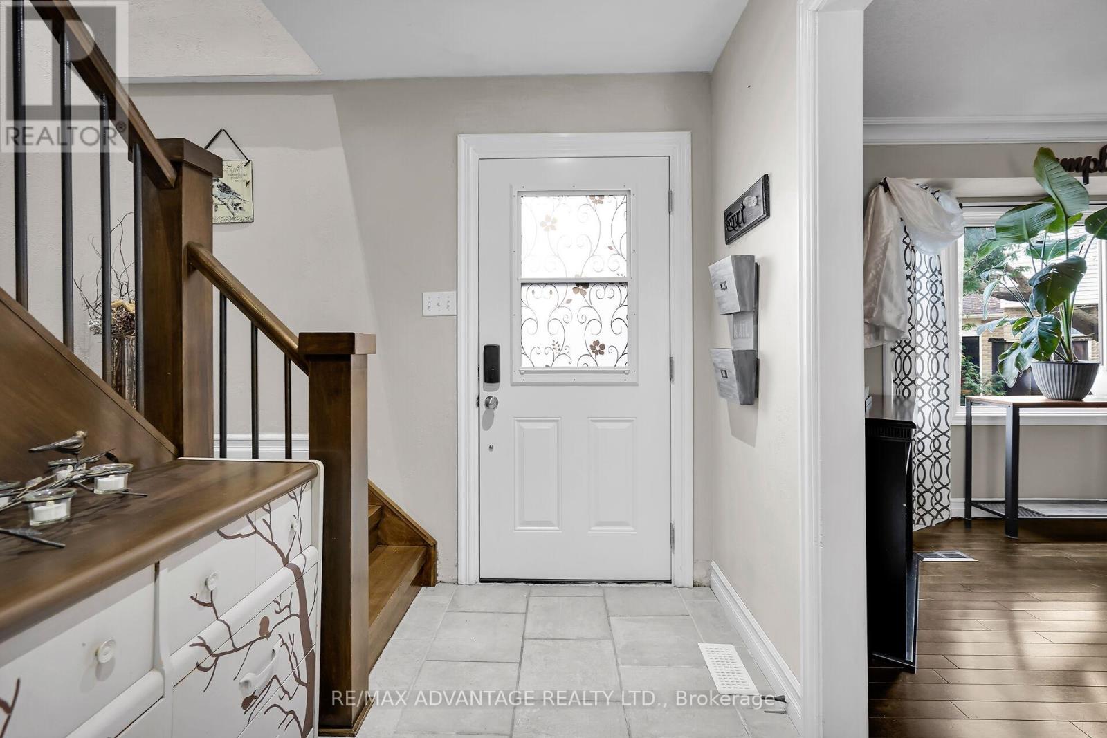 443 Sandringham Crescent, London South, Ontario  N6C 5B3 - Photo 6 - X12569668