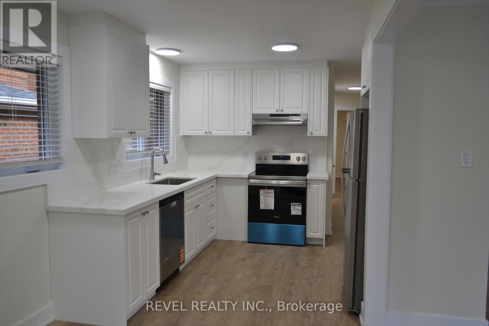 15 Cedar Brae Boulevard, Toronto, Ontario  M1J 2K1 - Photo 4 - E12569688