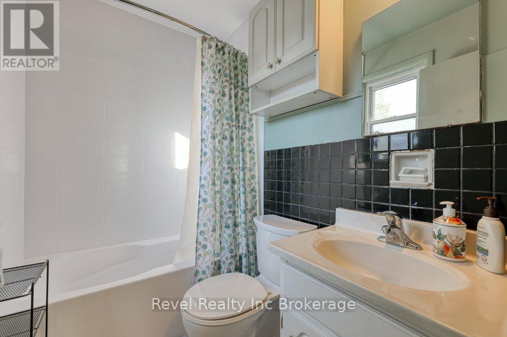 46 Aileen Drive, Woodstock, Ontario N4S 4A1 - Photo 17 - X12462650