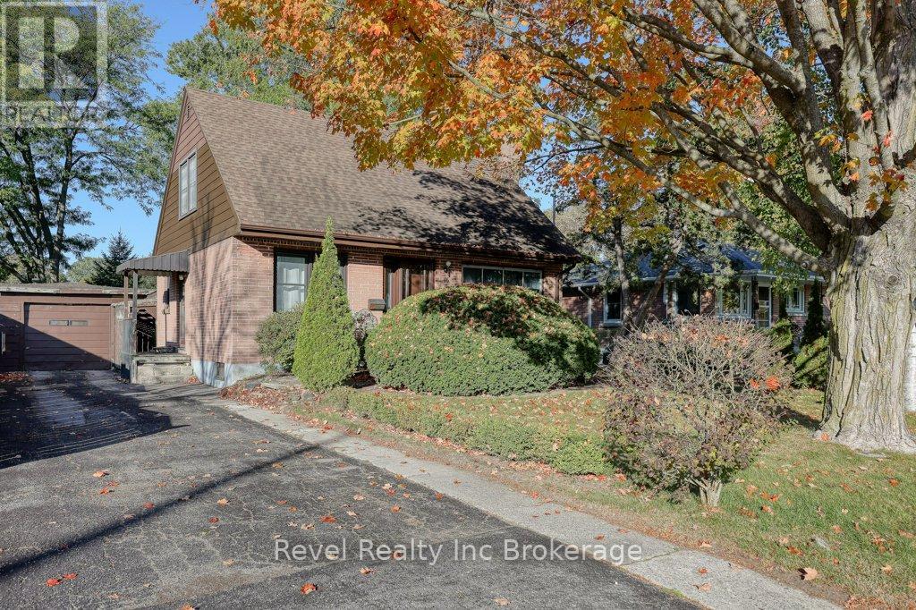 46 Aileen Drive, Woodstock, Ontario N4S 4A1 - Photo 2 - X12462650