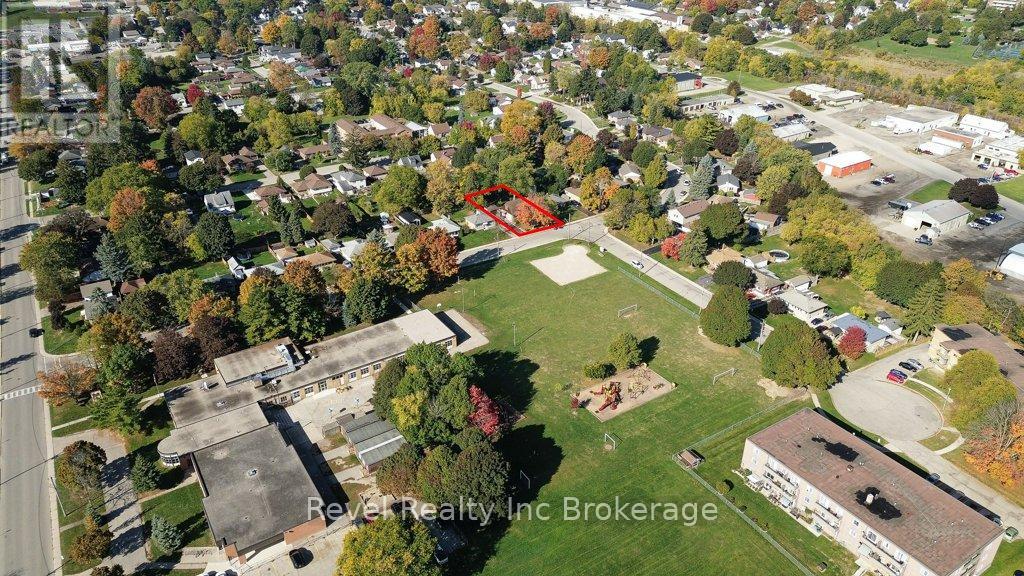 46 Aileen Drive, Woodstock, Ontario N4S 4A1 - Photo 7 - X12462650