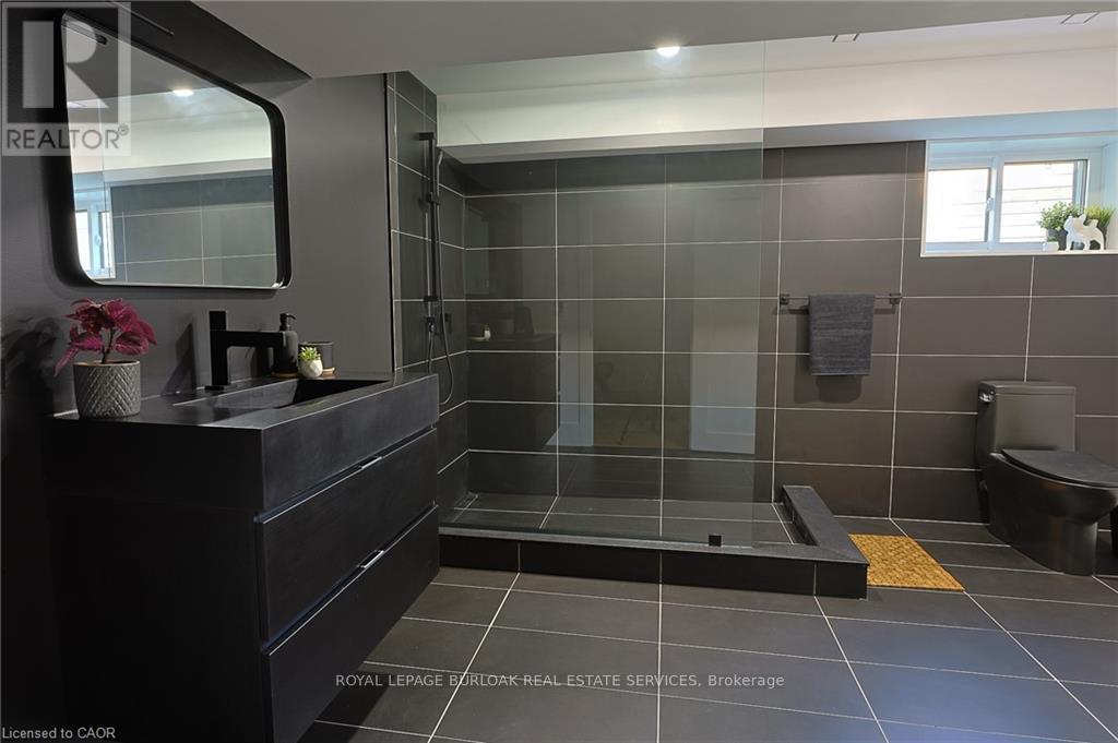 5427 Anthony Place, Burlington, Ontario  L7L 3G9 - Photo 37 - W12569682