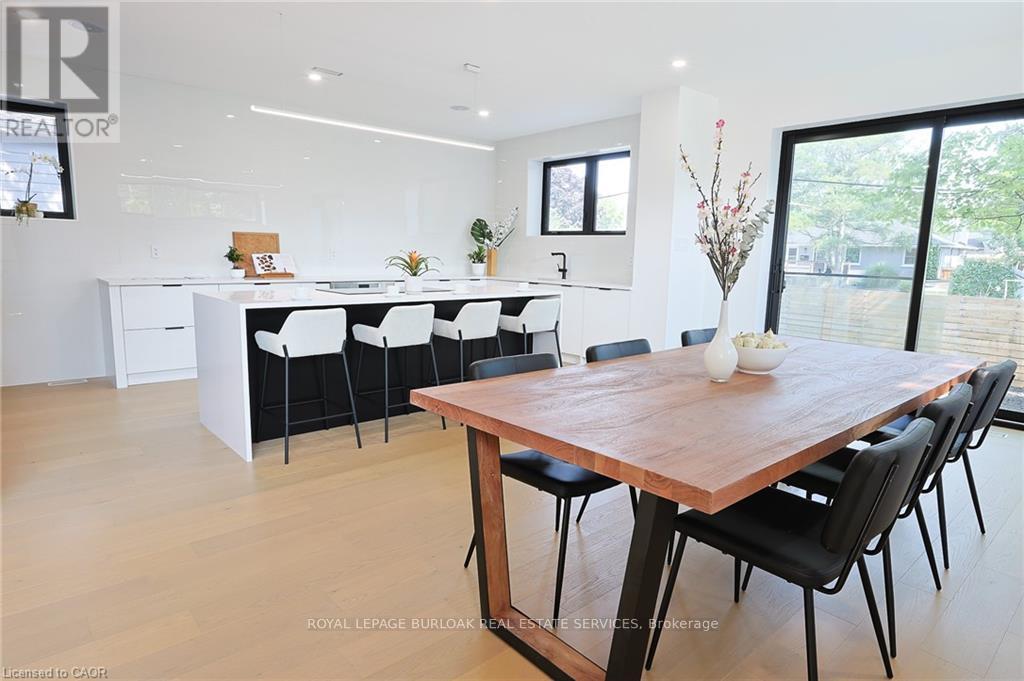 5427 Anthony Place, Burlington, Ontario  L7L 3G9 - Photo 8 - W12569682