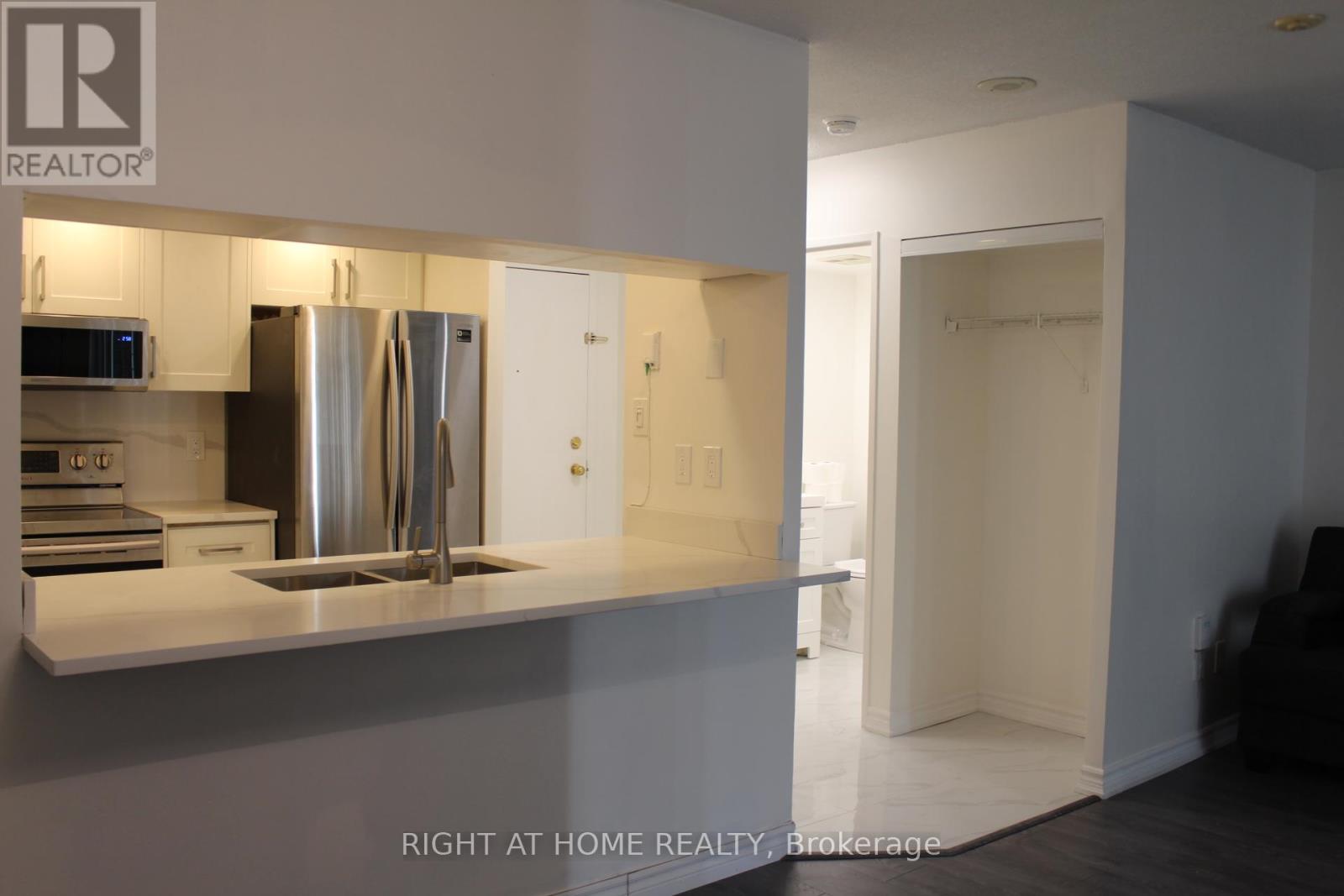 1507 - 285 Enfield Place, Mississauga, Ontario  L5B 3Y6 - Photo 10 - W12569692