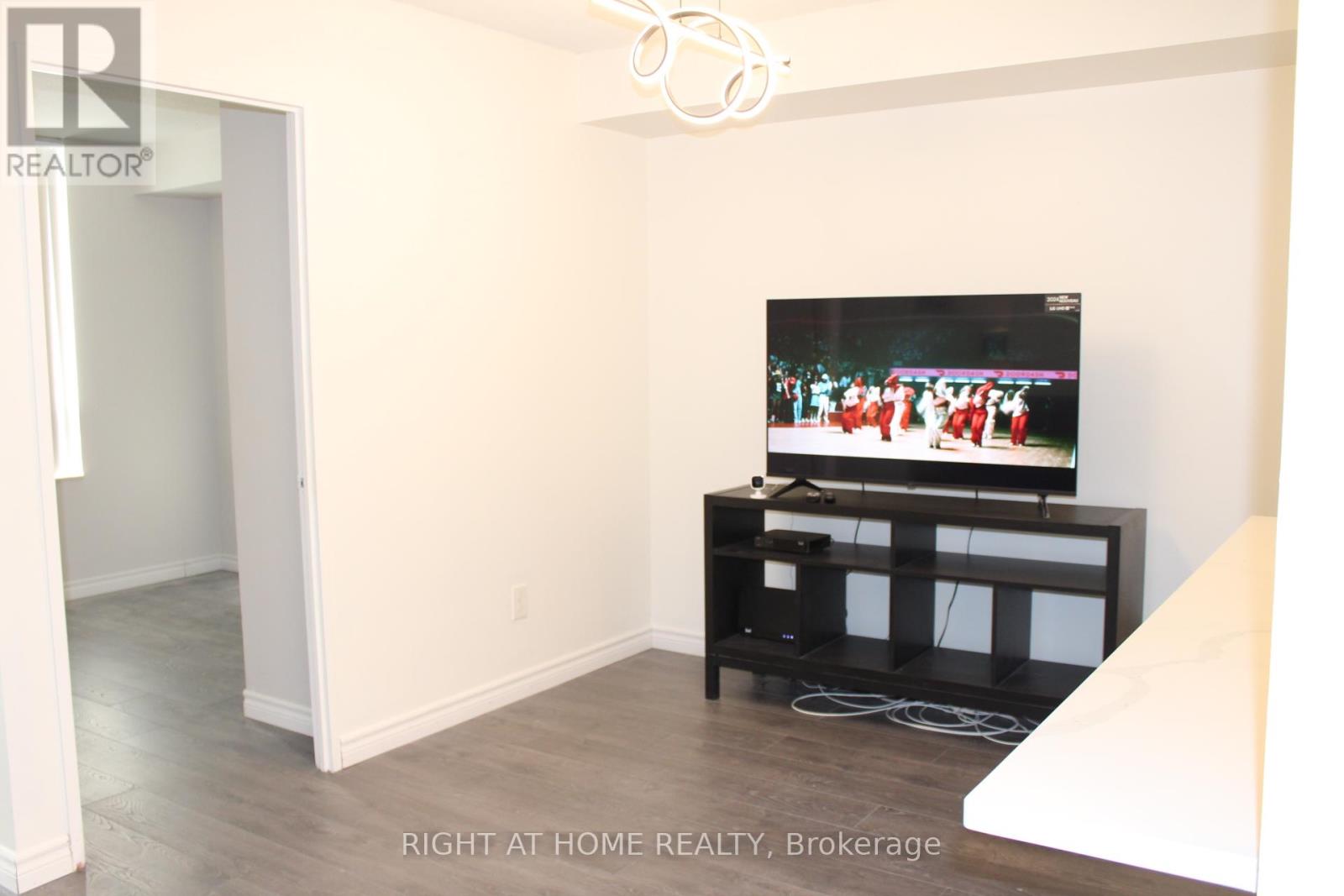 1507 - 285 Enfield Place, Mississauga, Ontario  L5B 3Y6 - Photo 4 - W12569692