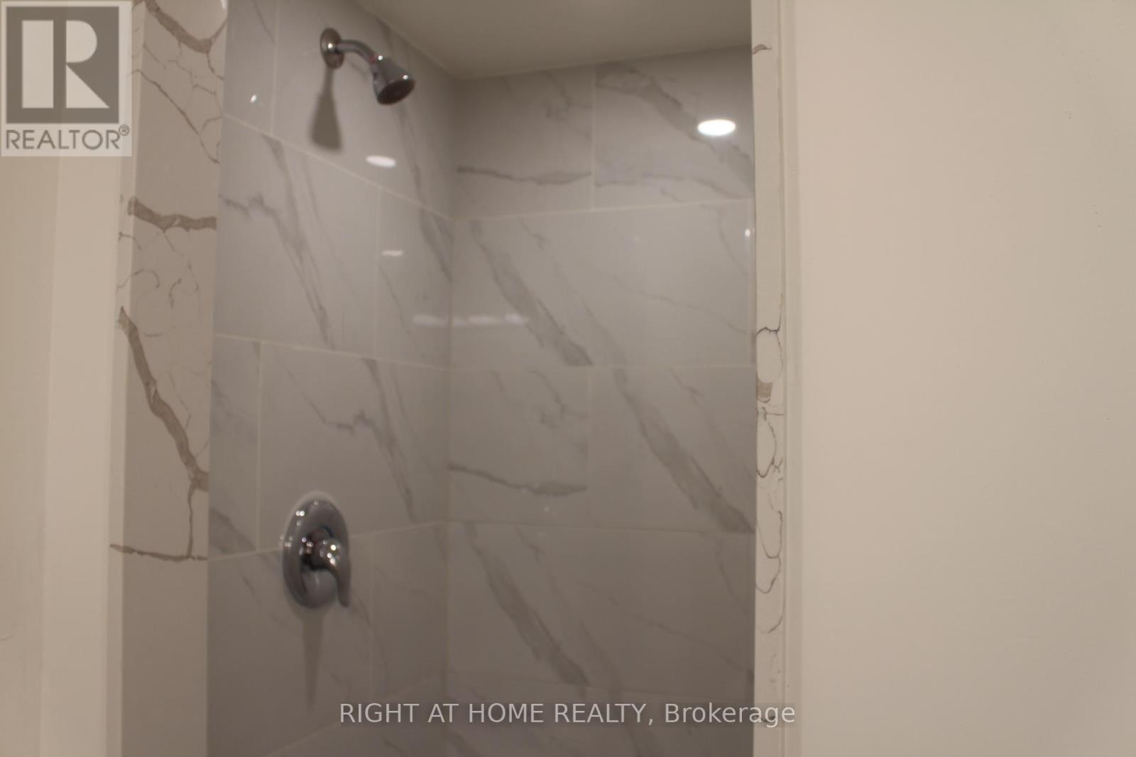 1507 - 285 Enfield Place, Mississauga, Ontario  L5B 3Y6 - Photo 7 - W12569692