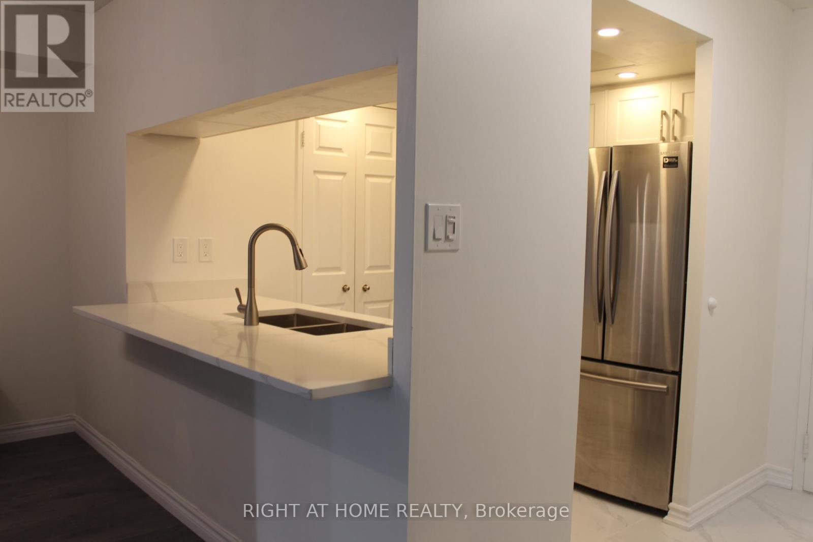 1507 - 285 Enfield Place, Mississauga, Ontario  L5B 3Y6 - Photo 8 - W12569692