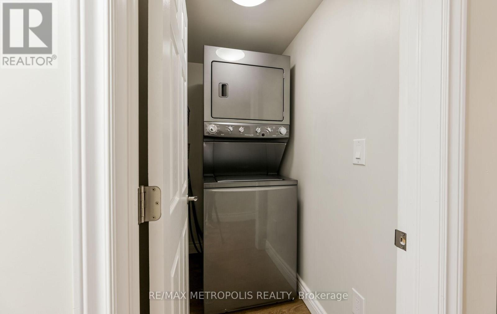 Lower - 2699 Sherhill Drive, Mississauga, Ontario  L5J 3Z2 - Photo 22 - W12569694