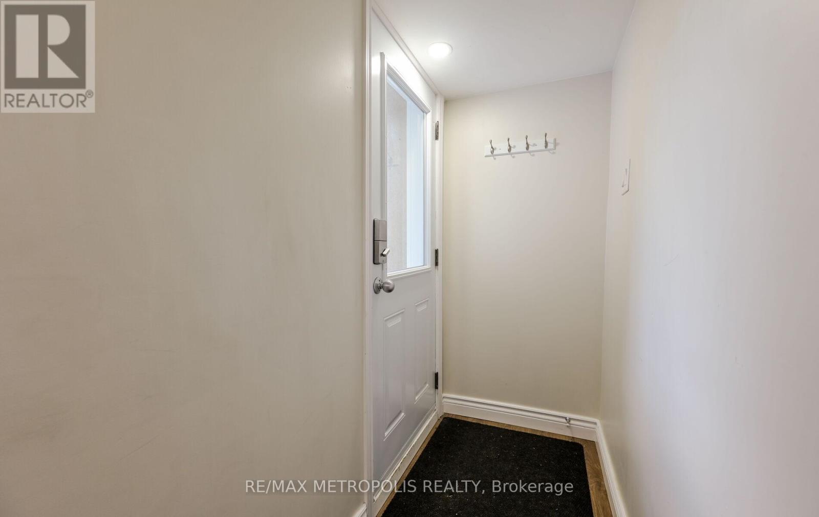 Lower - 2699 Sherhill Drive, Mississauga, Ontario  L5J 3Z2 - Photo 3 - W12569694