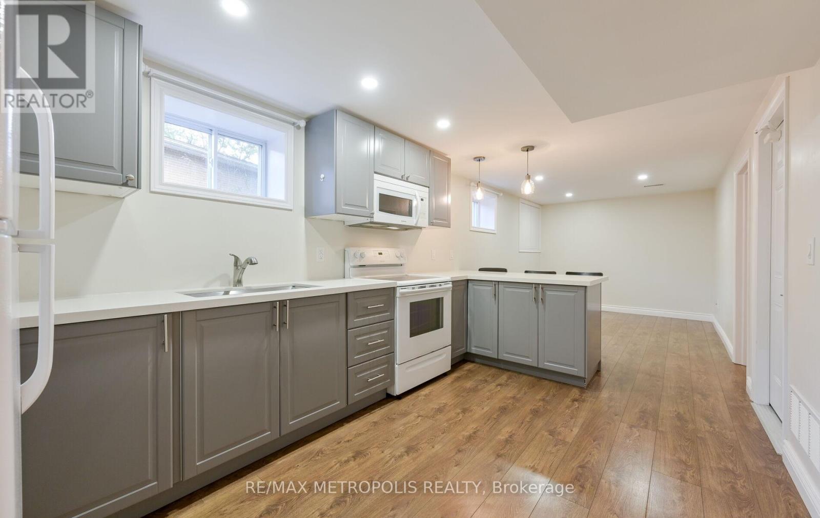 Lower - 2699 Sherhill Drive, Mississauga, Ontario  L5J 3Z2 - Photo 4 - W12569694