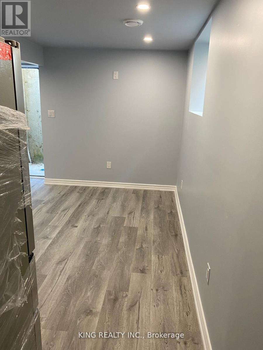 Unknown Address, ,     - Photo 3 - X12569704