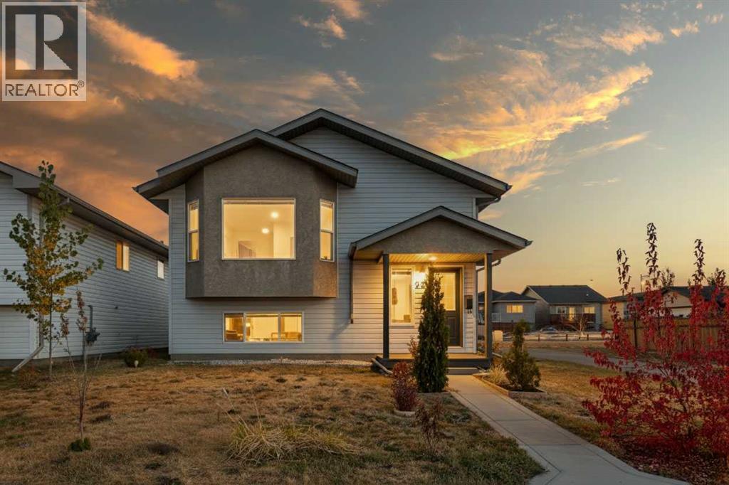 32 Hunter Road, Sylvan Lake, Alberta  T4S 2L6 - Photo 2 - A2263522