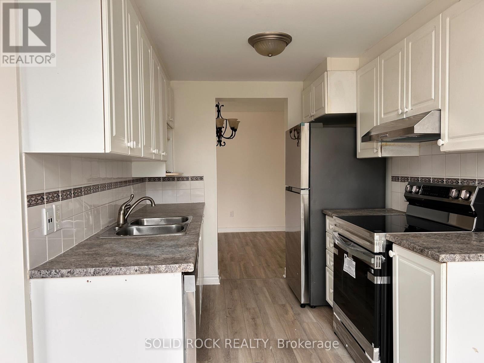 354 Forestbrook Street, Ottawa, Ontario  K2K 0B8 - Photo 8 - X12569720