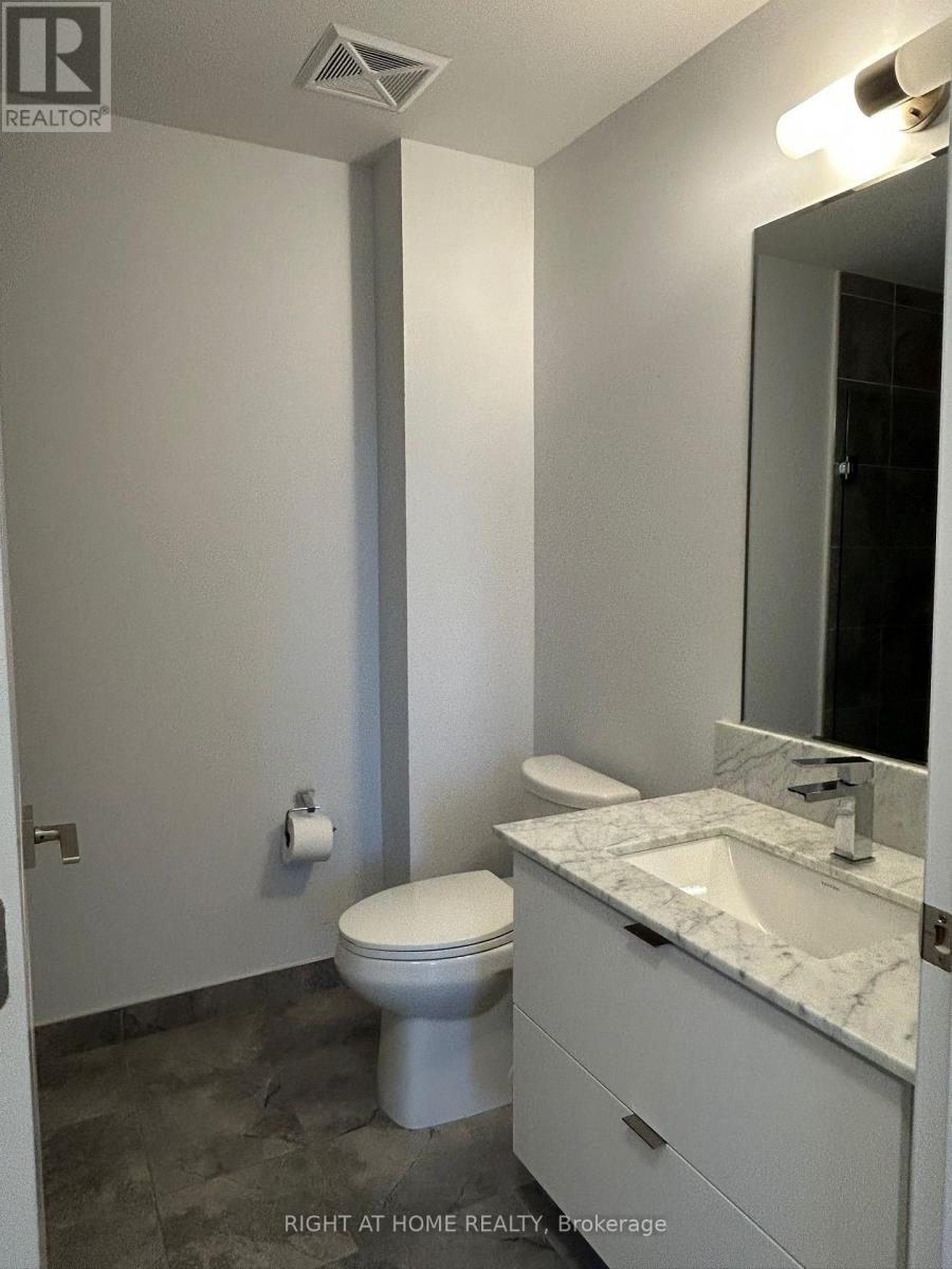 202 - 36 Elm Drive, Mississauga, Ontario  L5B 0N3 - Photo 15 - W12462423