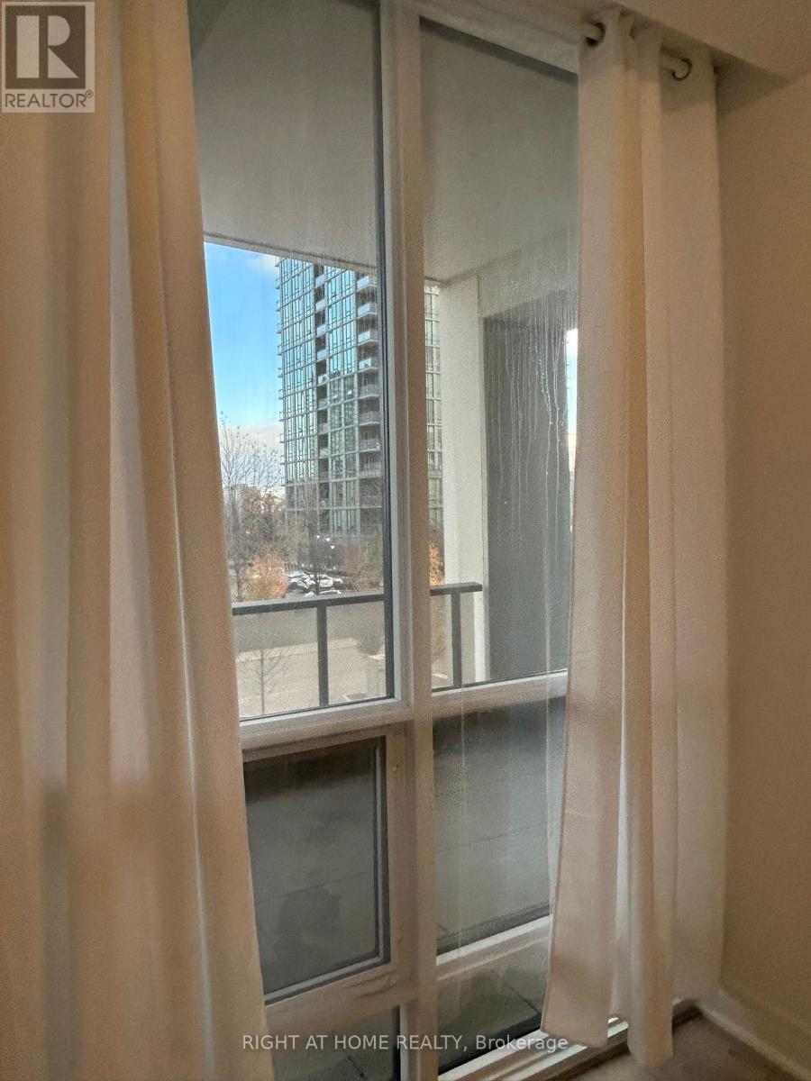 202 - 36 Elm Drive, Mississauga, Ontario  L5B 0N3 - Photo 10 - W12469722