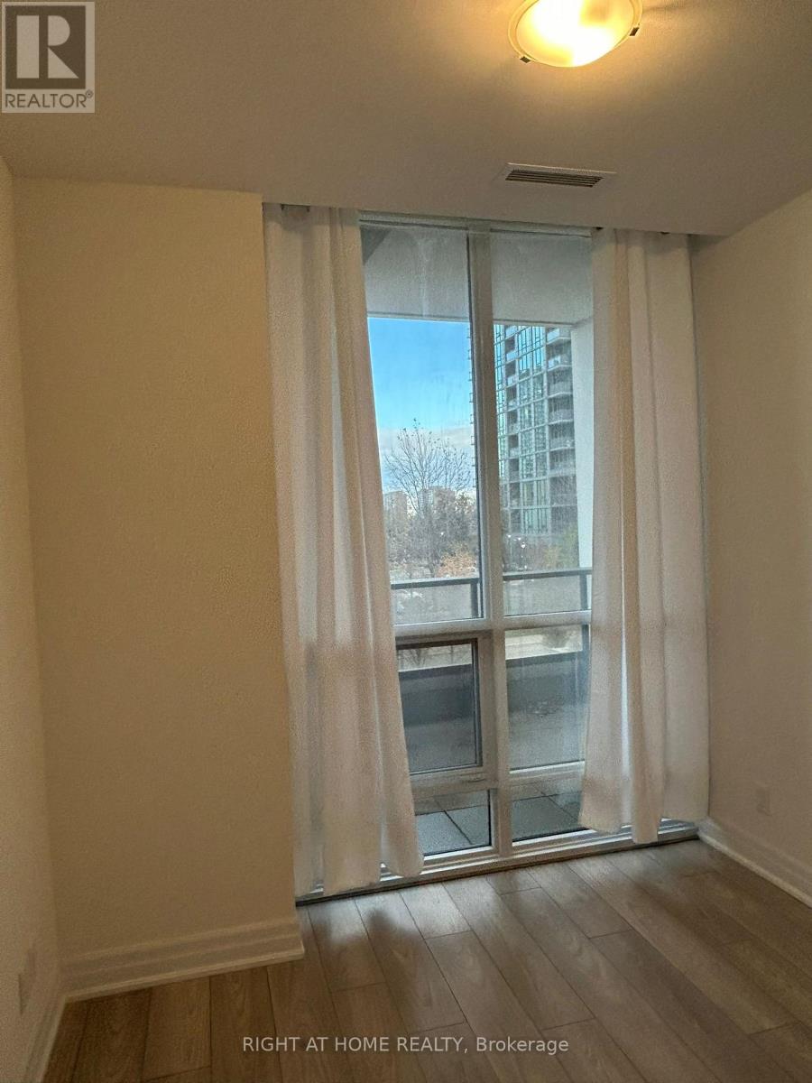 202 - 36 Elm Drive, Mississauga, Ontario  L5B 0N3 - Photo 14 - W12469722