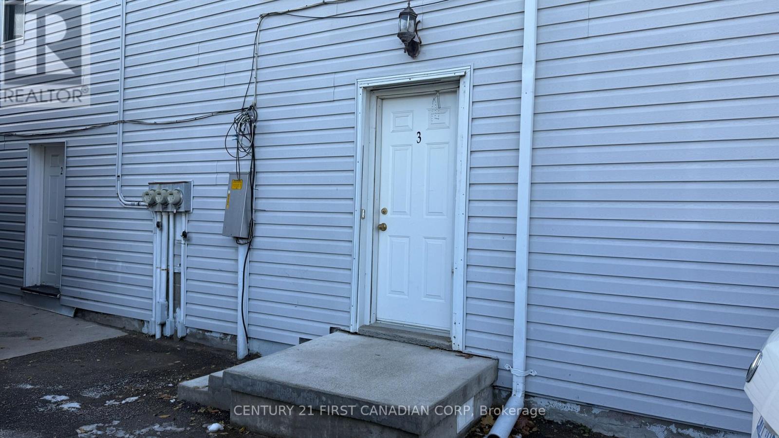 3 - 1072 Dundas Street, London East, Ontario  N5W 3A6 - Photo 2 - X12561720