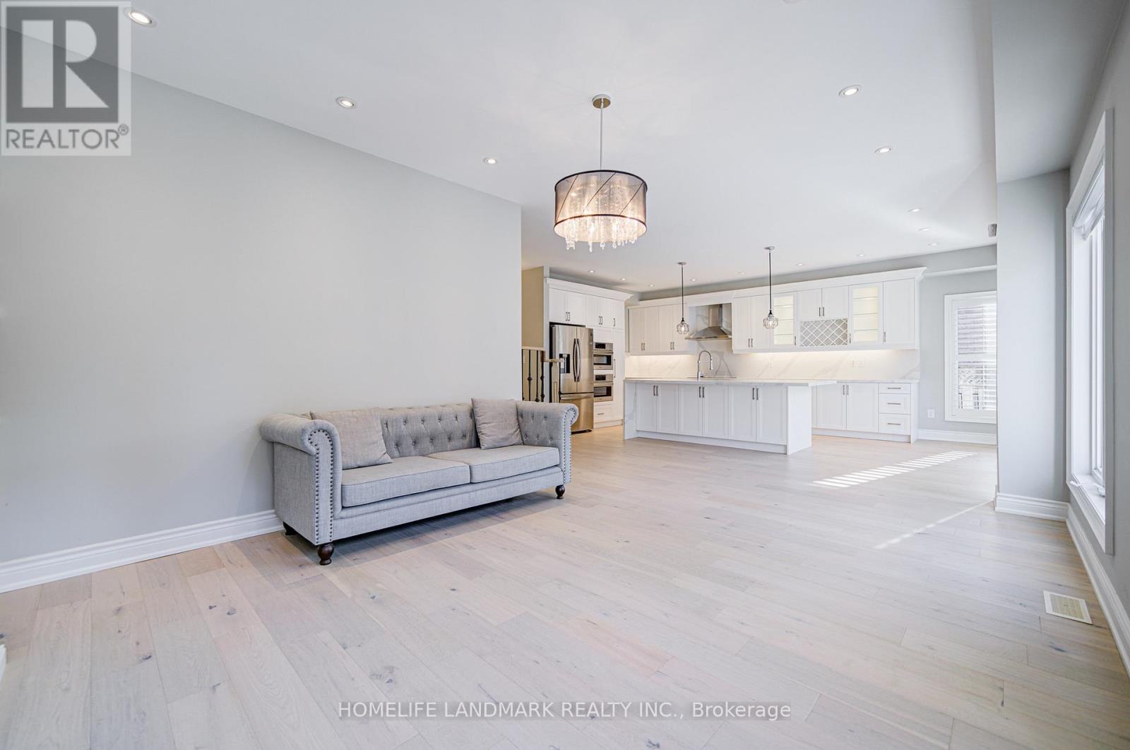 214 Alfred Paterson Drive, Markham, Ontario  L6E 2E7 - Photo 8 - N12565466