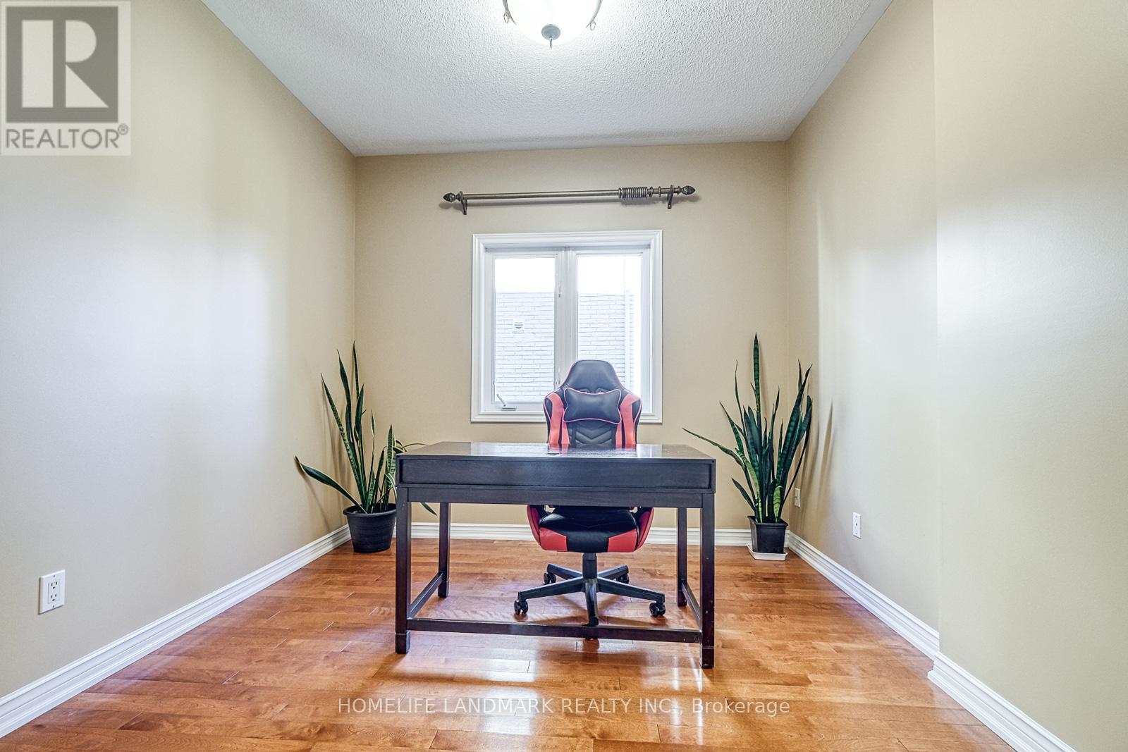 9 Chantilly Crescent, Richmond Hill, Ontario  L4C 0K1 - Photo 18 - N12569734