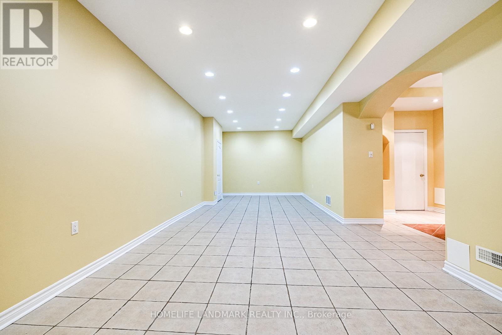 9 Chantilly Crescent, Richmond Hill, Ontario  L4C 0K1 - Photo 35 - N12569734