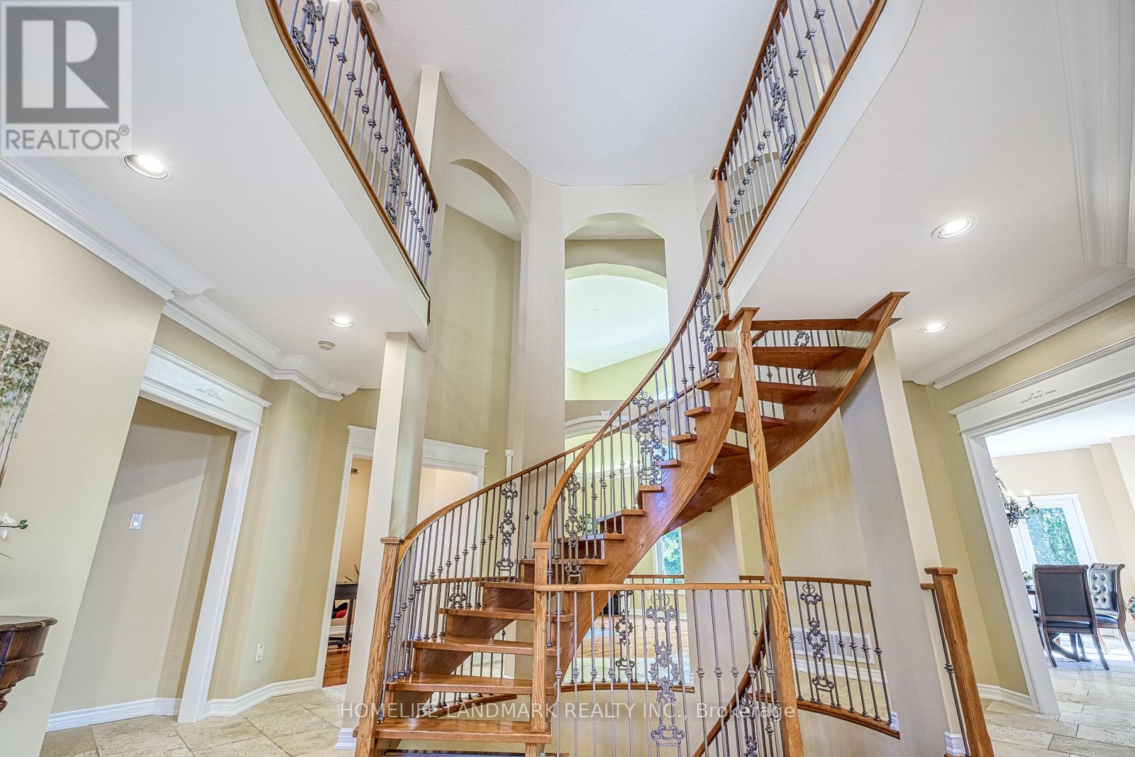 9 Chantilly Crescent, Richmond Hill, Ontario  L4C 0K1 - Photo 6 - N12569734