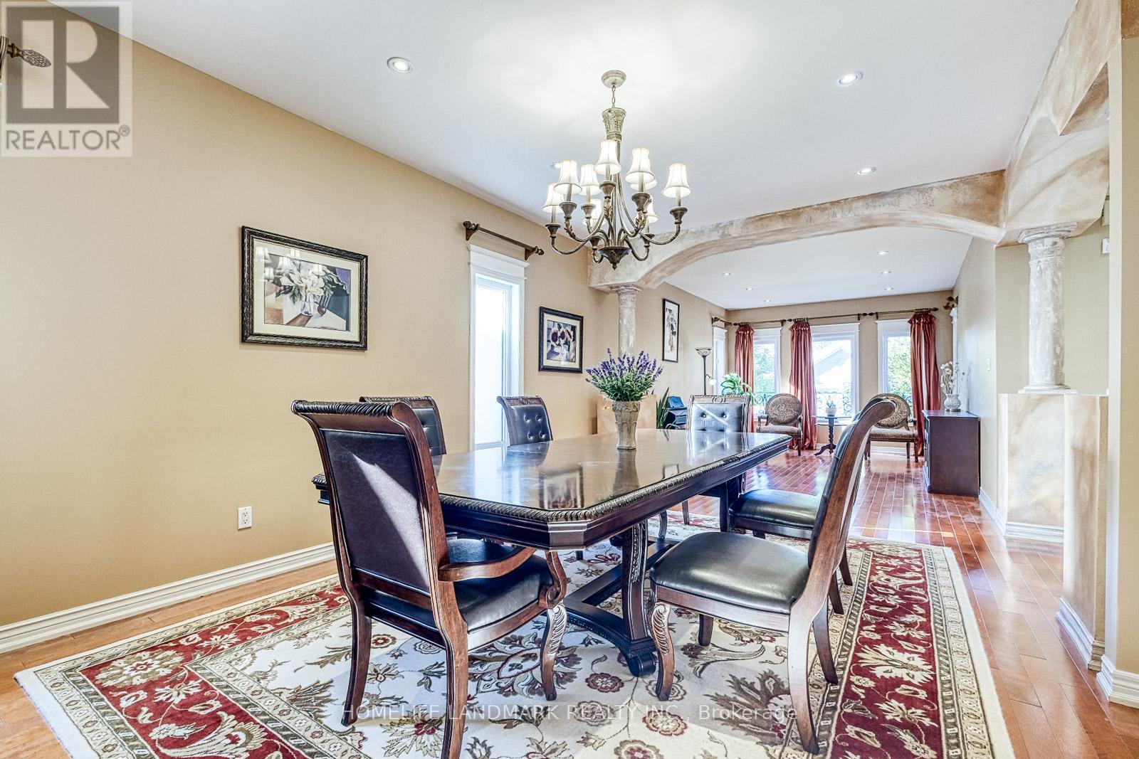 9 Chantilly Crescent, Richmond Hill, Ontario  L4C 0K1 - Photo 9 - N12569734