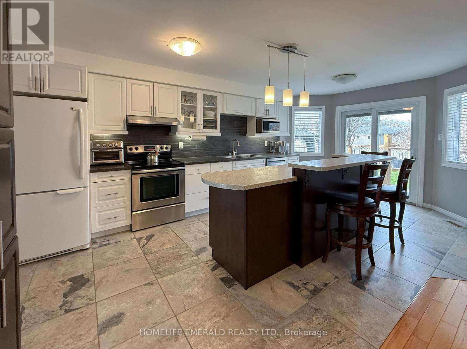 72 Darren Drive, Essa, Ontario  L0M 1B3 - Photo 10 - N12569744