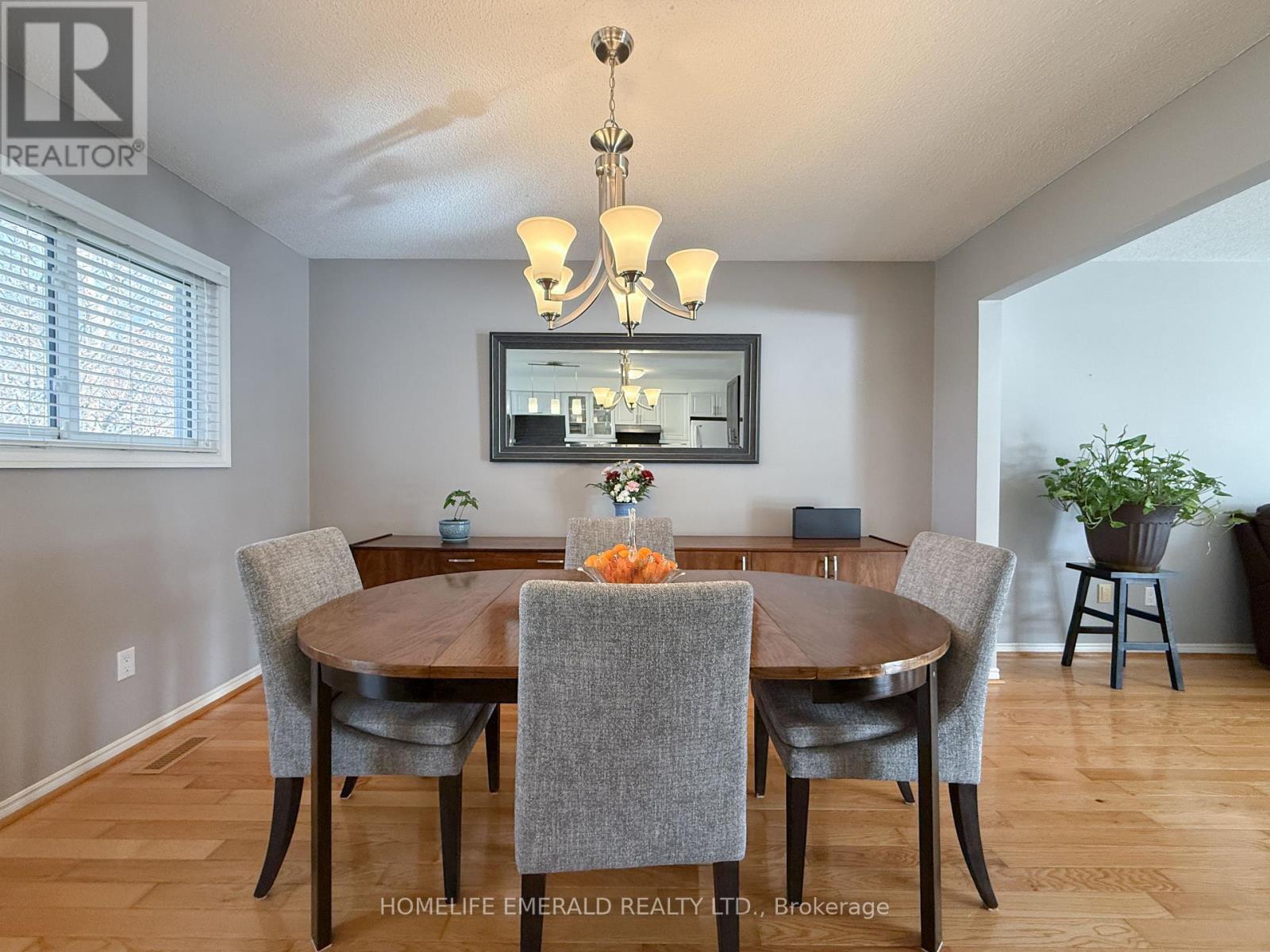 72 Darren Drive, Essa, Ontario  L0M 1B3 - Photo 11 - N12569744