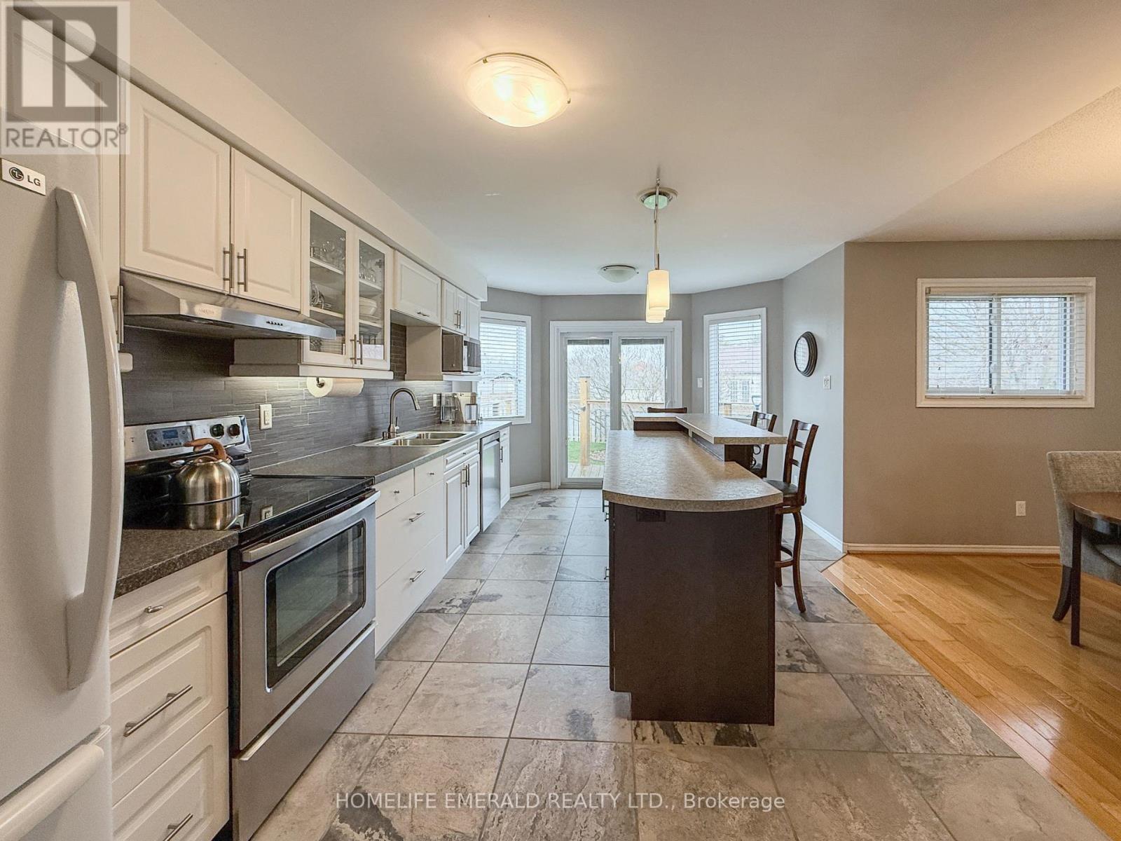 72 Darren Drive, Essa, Ontario  L0M 1B3 - Photo 6 - N12569744