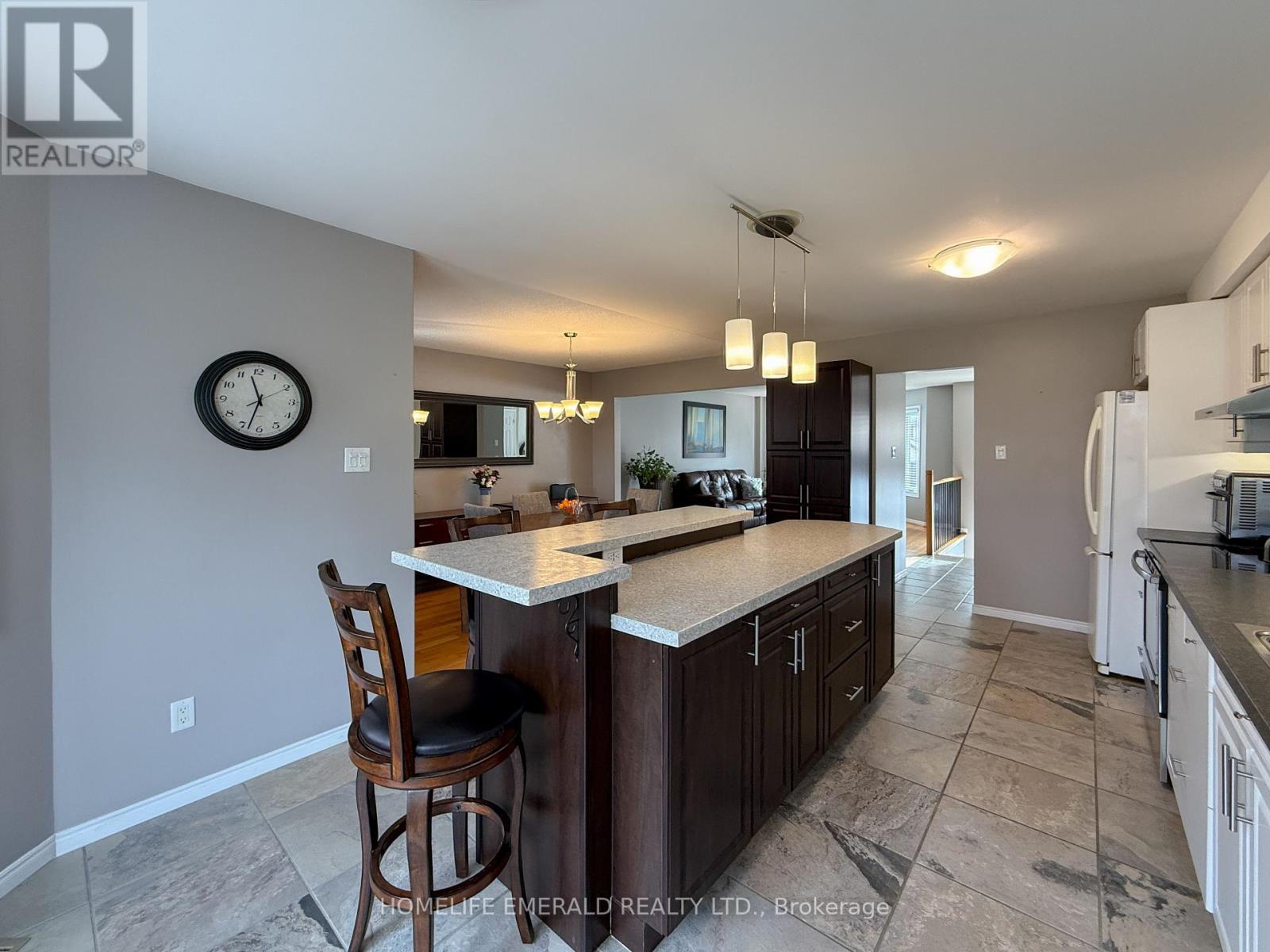 72 Darren Drive, Essa, Ontario  L0M 1B3 - Photo 9 - N12569744