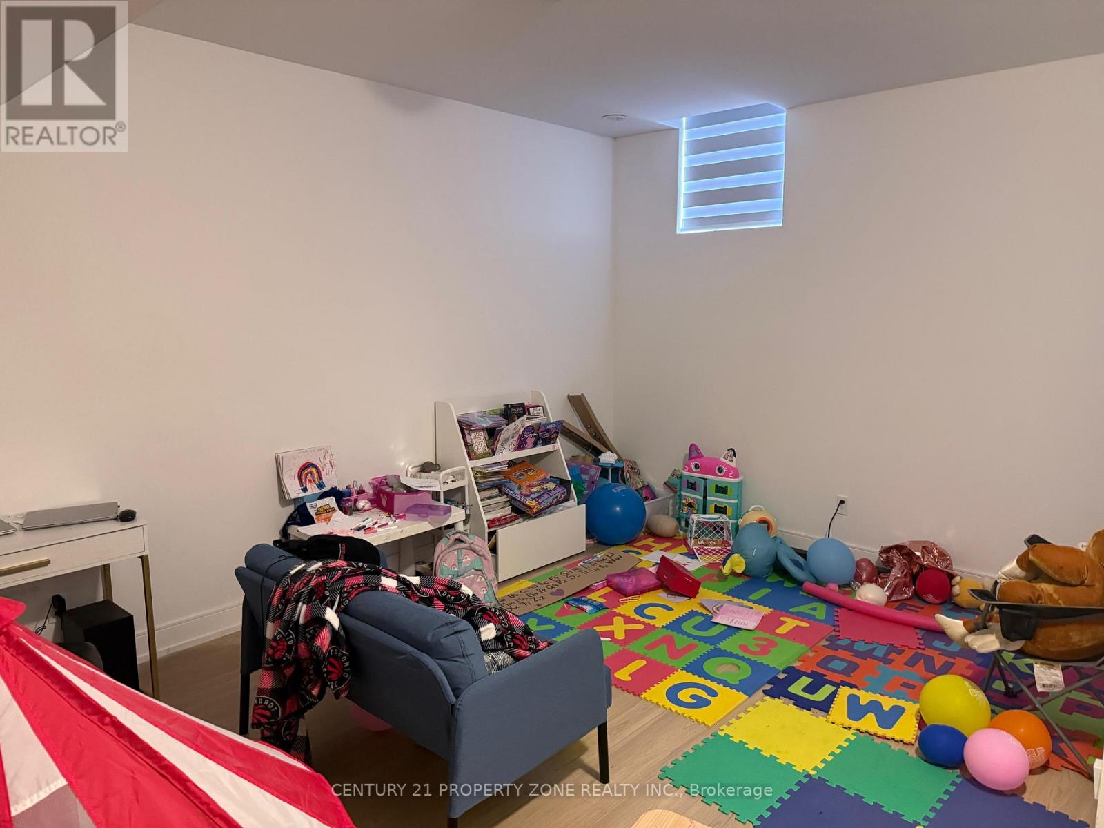 30 Desiree Place, Caledon, Ontario  L7E 2R7 - Photo 3 - W12569756