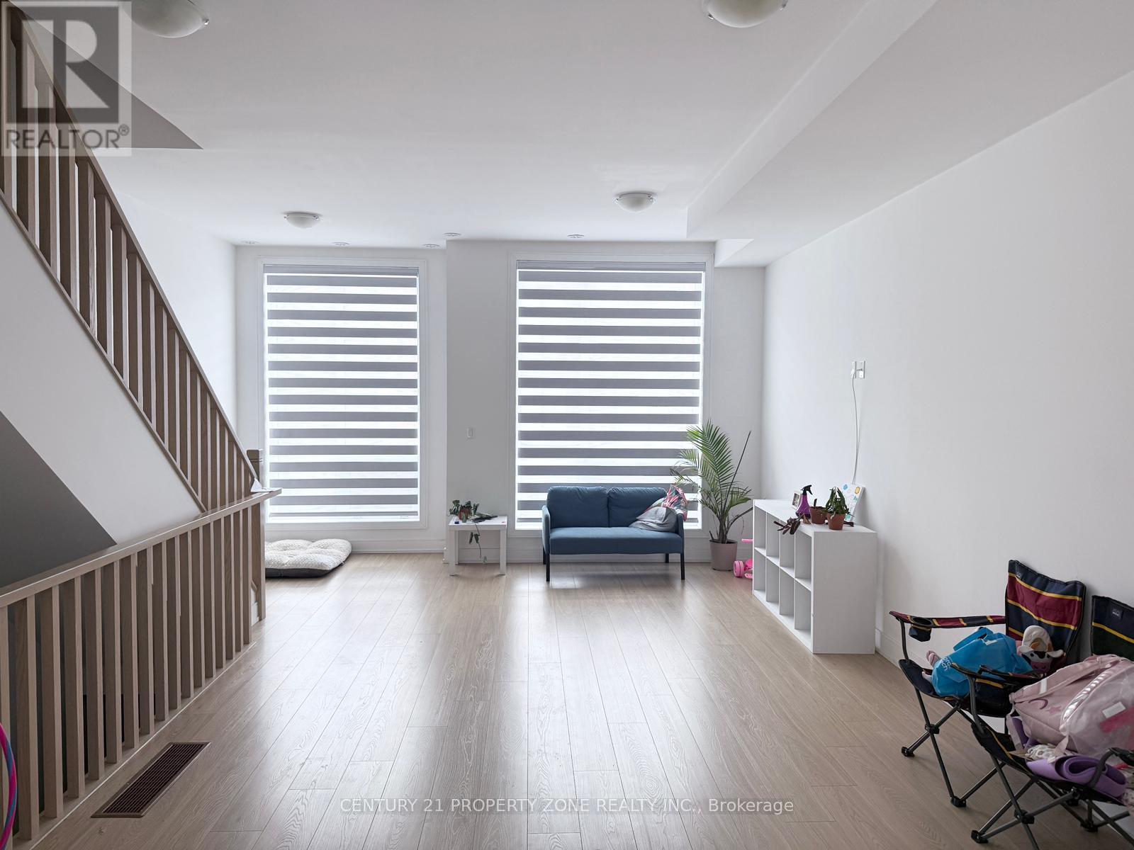 30 Desiree Place, Caledon, Ontario  L7E 2R7 - Photo 4 - W12569756